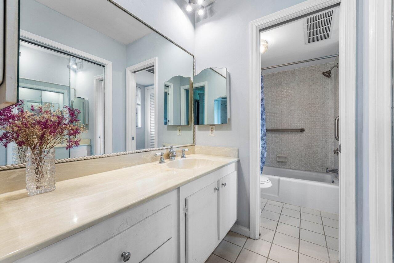 157 Atlantis Boulevard, Unit 301, Atlantis, FL 33462 Photo