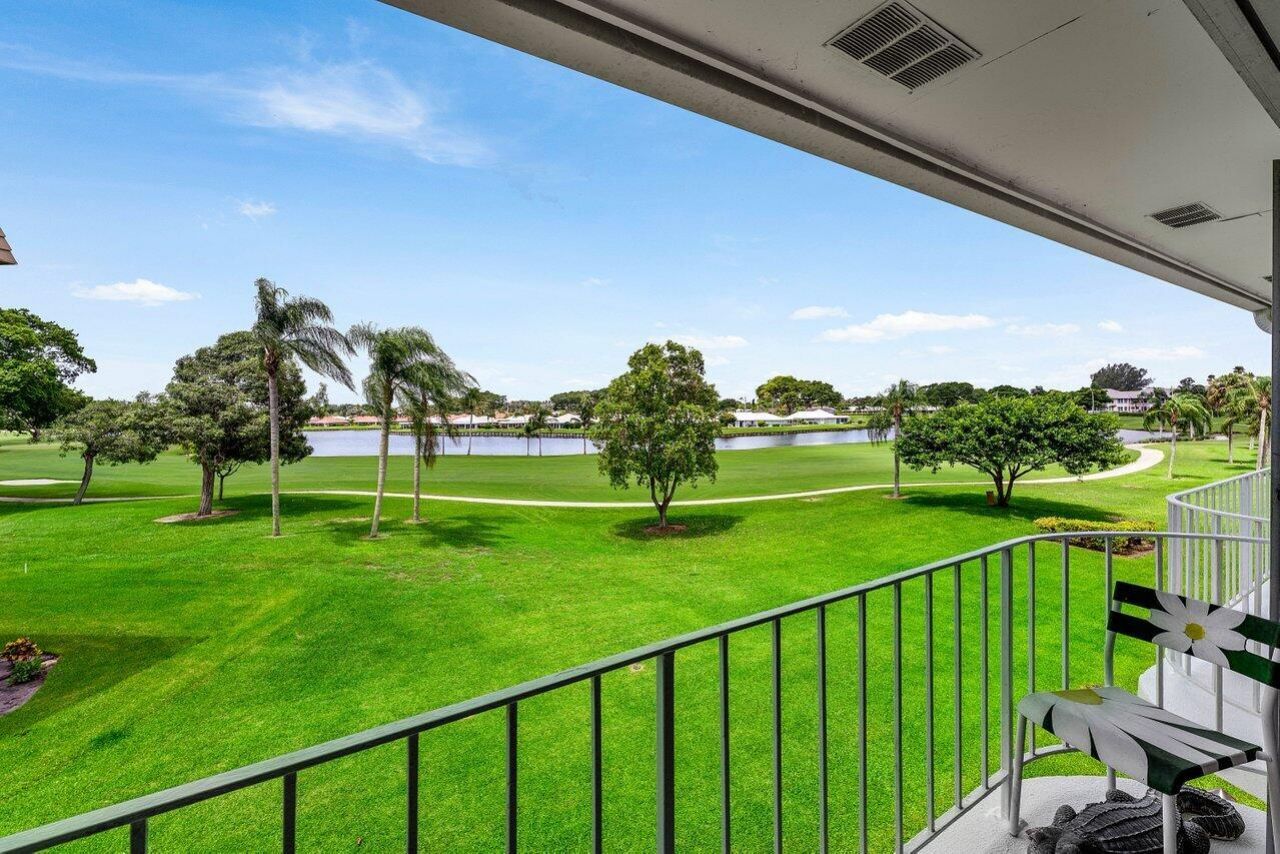 157 Atlantis Boulevard, Unit 301, Atlantis, FL 33462 Photo