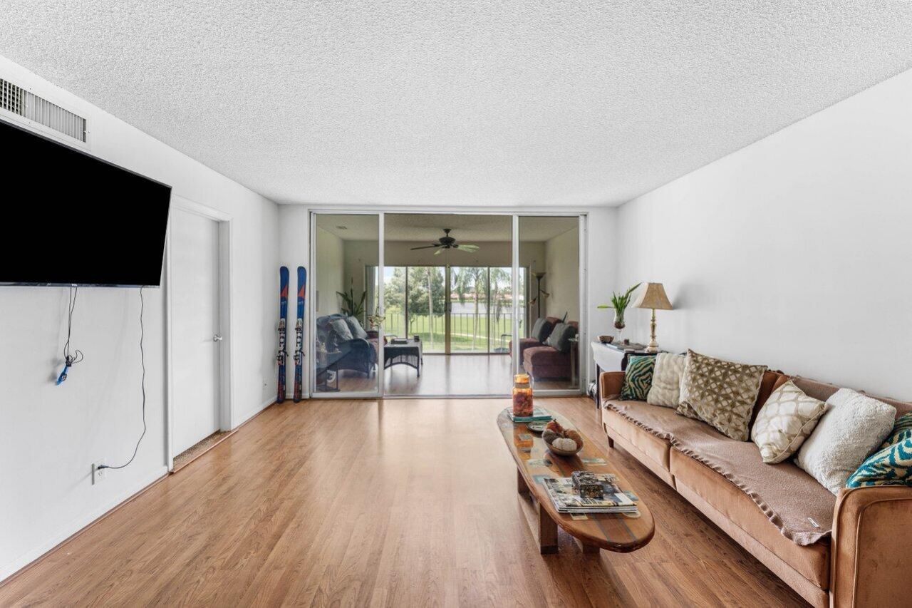 157 Atlantis Boulevard, Unit 301, Atlantis, FL 33462 Photo