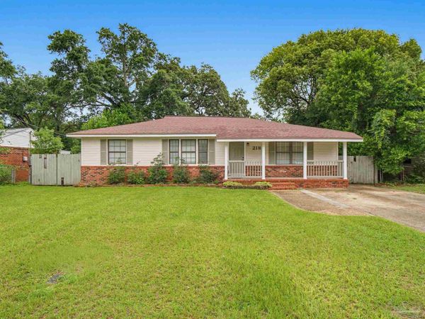 218 Betty Rd, Pensacola, FL 32507
