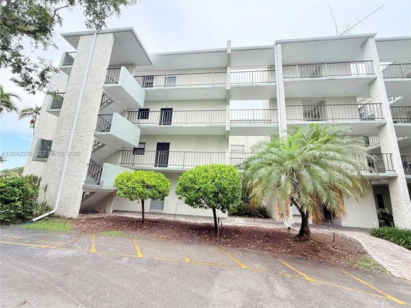 8931 N New River Canal Rd , Unit 2B, Plantation, FL 33324