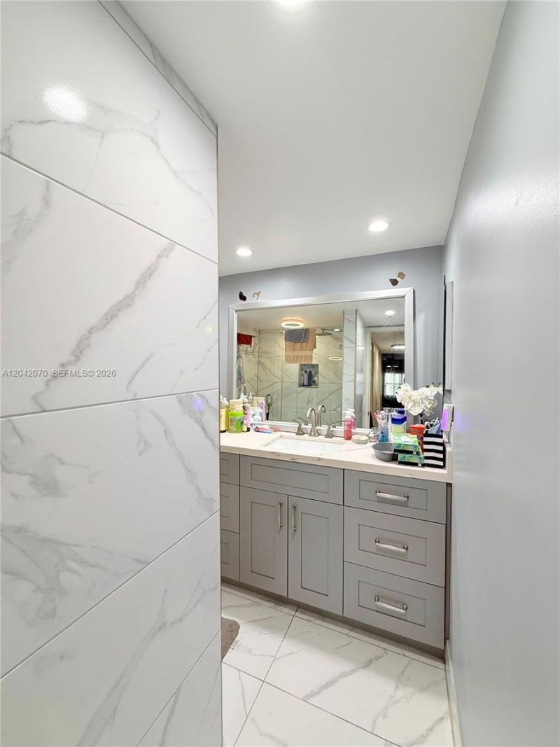 8931 N New River Canal Rd , Unit 2B, Plantation, FL 33324 Photo