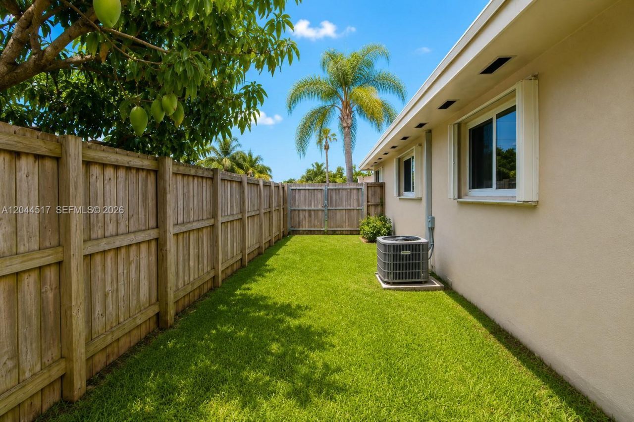 15445 SW 99th Ave , Unit 15445, Miami, FL 33157 Photo