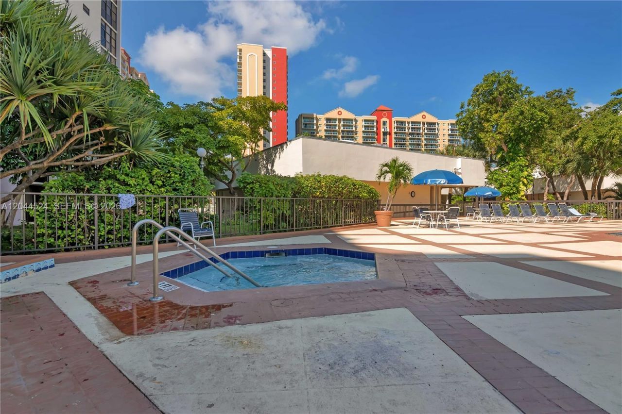 16919 N Bay Rd, Unit 507, Sunny Isles Beach, FL 33160 Photo