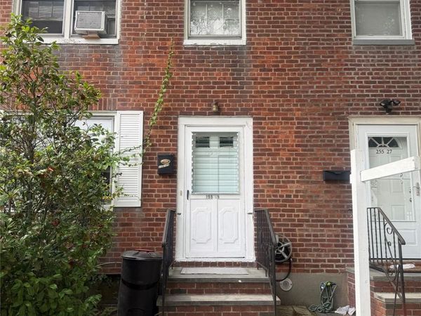 25525 E Williston Avenue , Floral Park, NY 11001