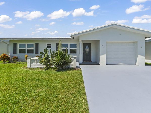 717 SW 16th Street, Boynton Beach, FL 33426