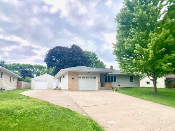 457 Division Street, Gaylord, MN 55334