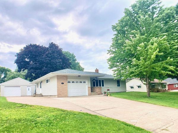 457 Division Street, Gaylord, MN 55334