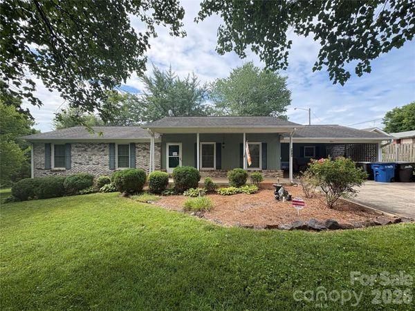 924 Thomas Street , Statesville, NC 28677