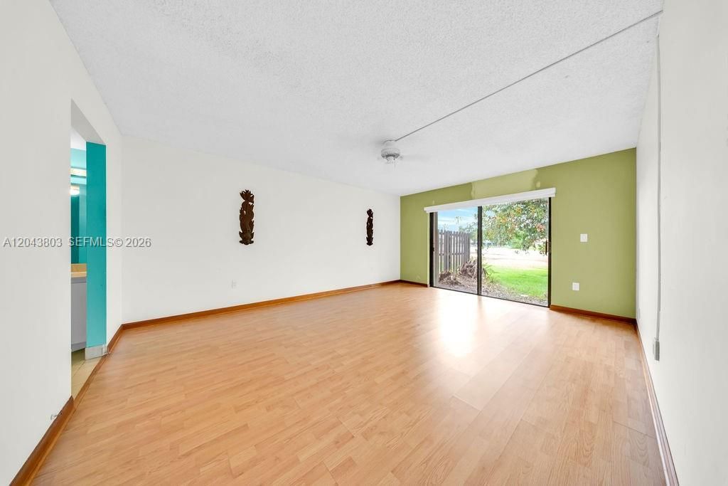 19408 W Lake Dr , Hialeah, FL 33015 Photo