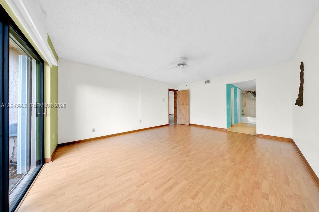 19408 W Lake Dr , Hialeah, FL 33015 Photo