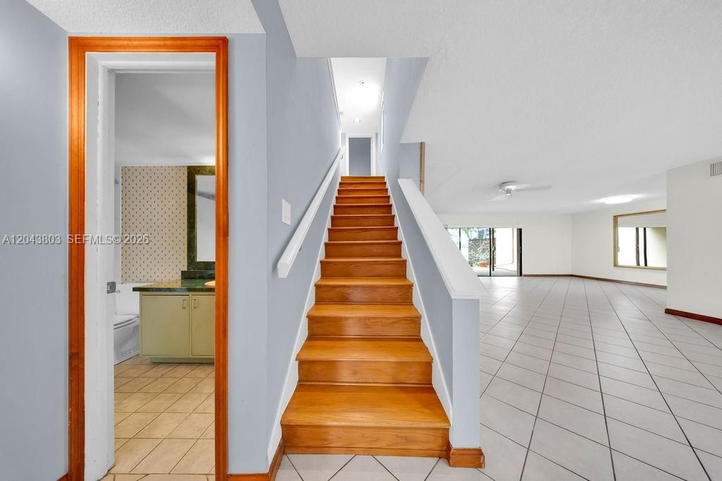 19408 W Lake Dr , Hialeah, FL 33015 Photo