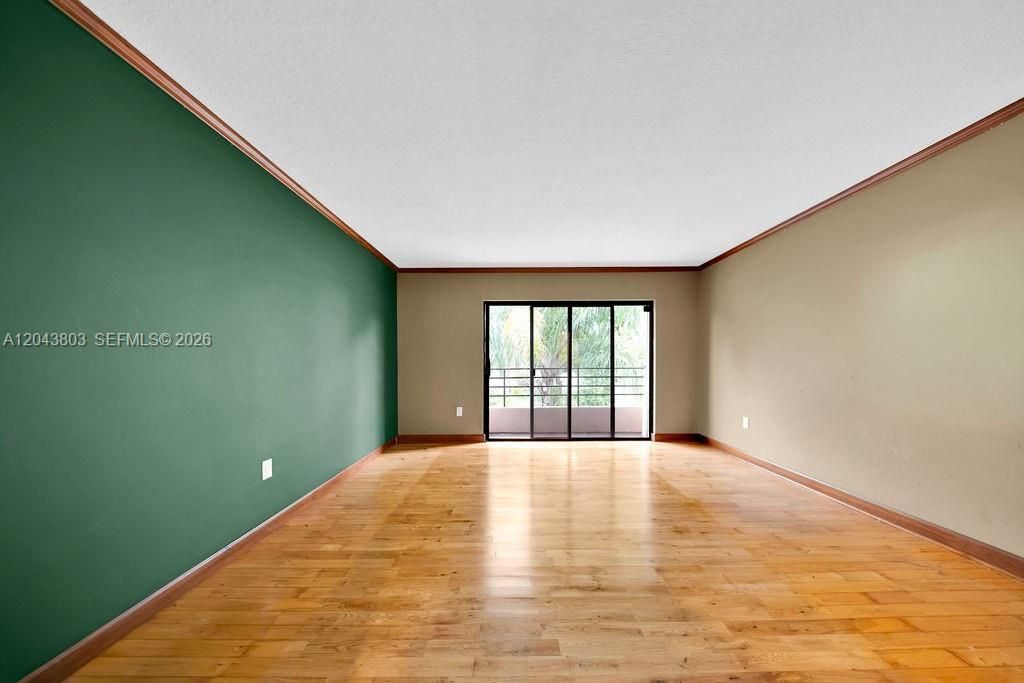 19408 W Lake Dr , Hialeah, FL 33015 Photo