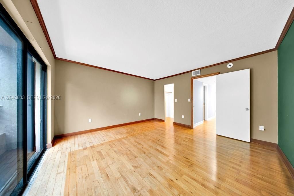 19408 W Lake Dr , Hialeah, FL 33015 Photo