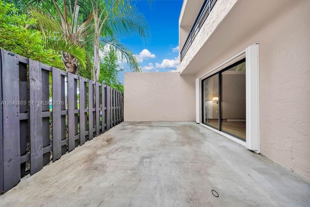 19408 W Lake Dr , Hialeah, FL 33015 Photo