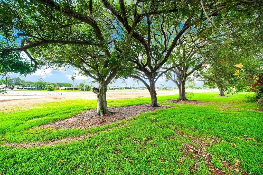 19408 W Lake Dr , Hialeah, FL 33015 Photo