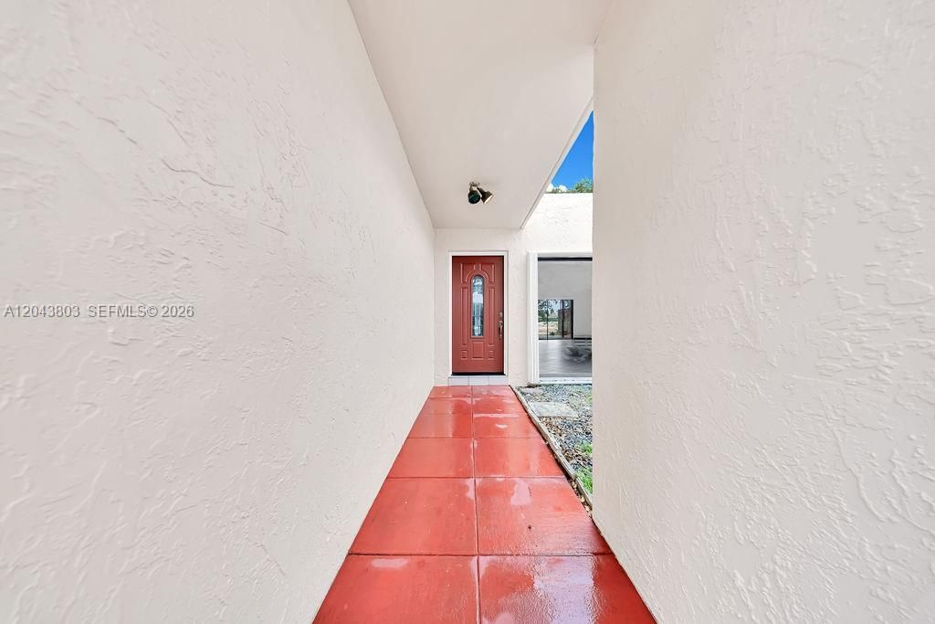 19408 W Lake Dr , Hialeah, FL 33015 Photo