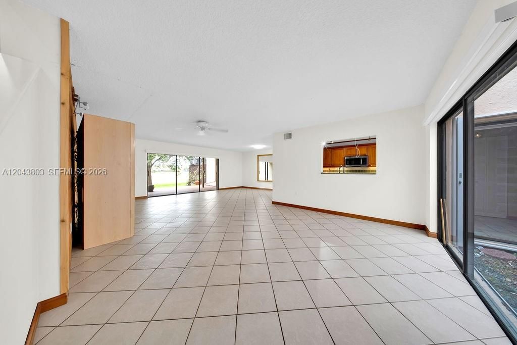 19408 W Lake Dr , Hialeah, FL 33015 Photo