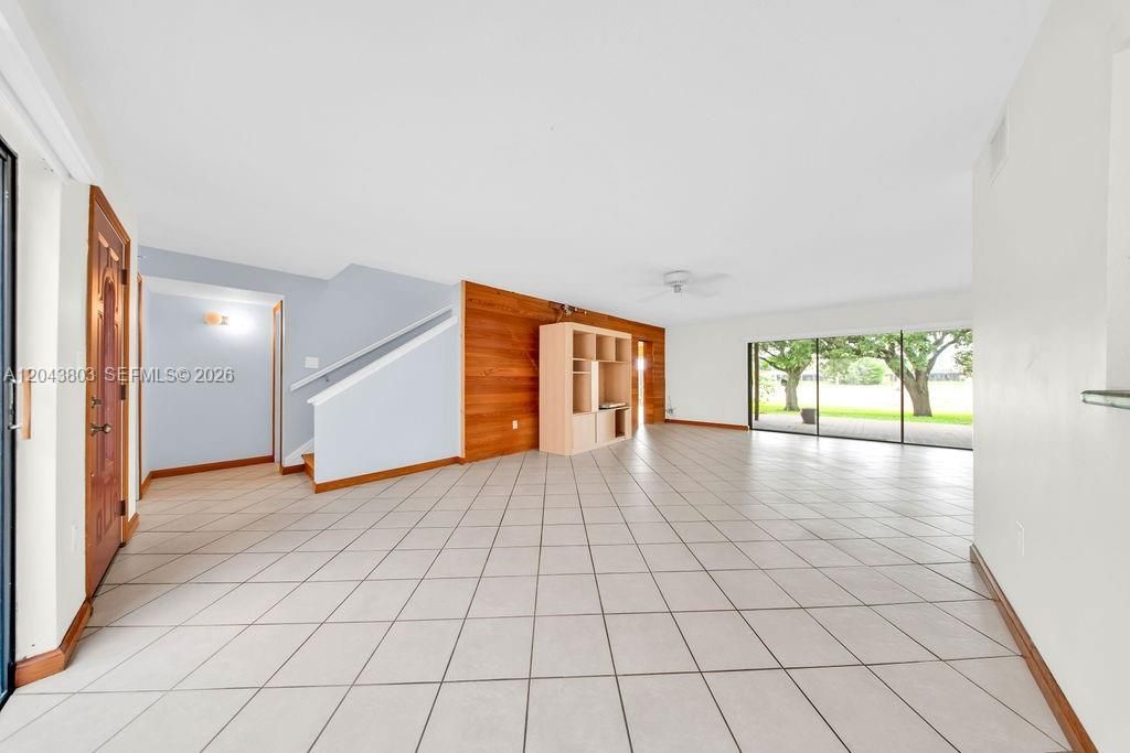 19408 W Lake Dr , Hialeah, FL 33015 Photo