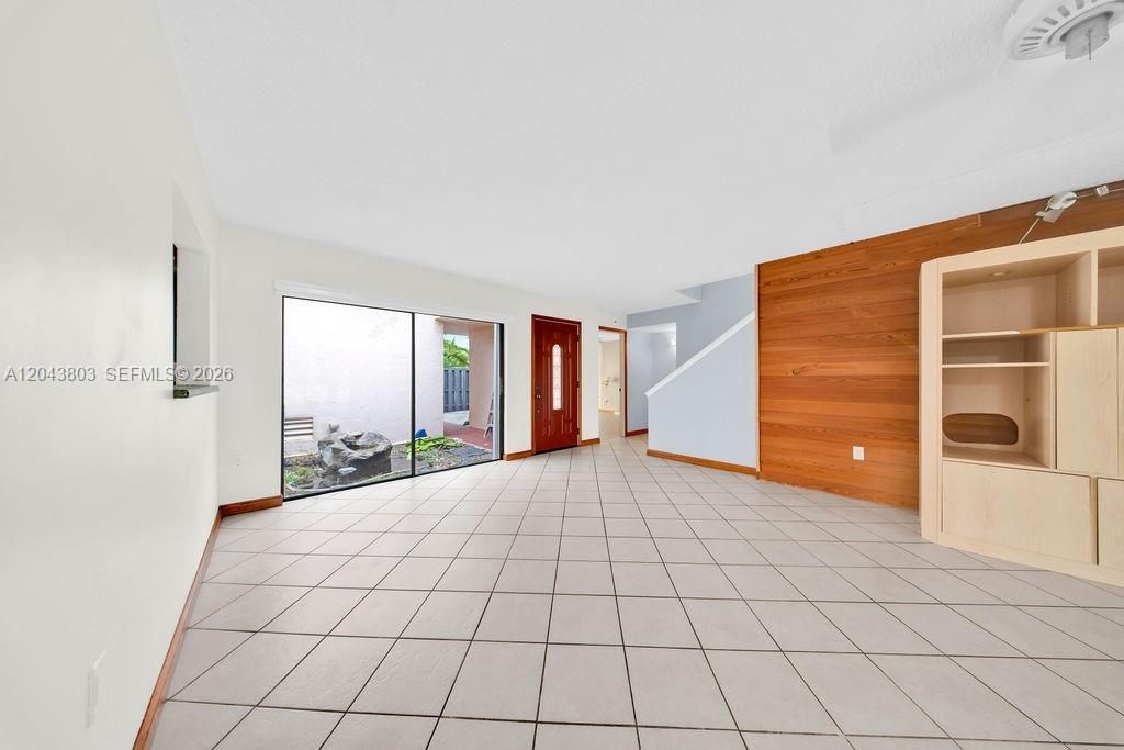 19408 W Lake Dr , Hialeah, FL 33015 Photo