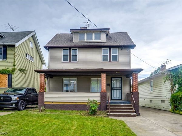 934 Royal Road , Cleveland, OH 44110