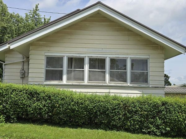 500 E 1St Street, Leon, IA 50144