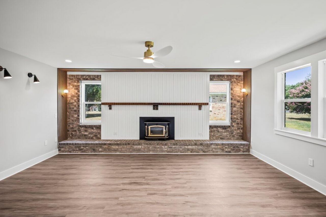 1136 N Highway 17a Photo 10