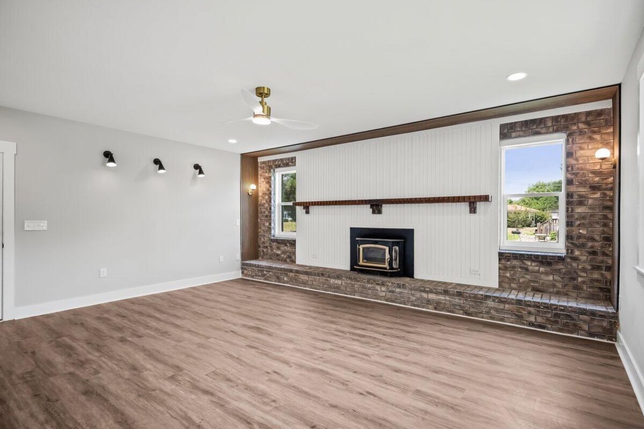 1136 N Highway 17a Photo 7