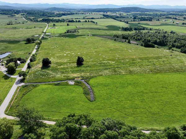 1497 Middle Road, Bridport, VT 05734