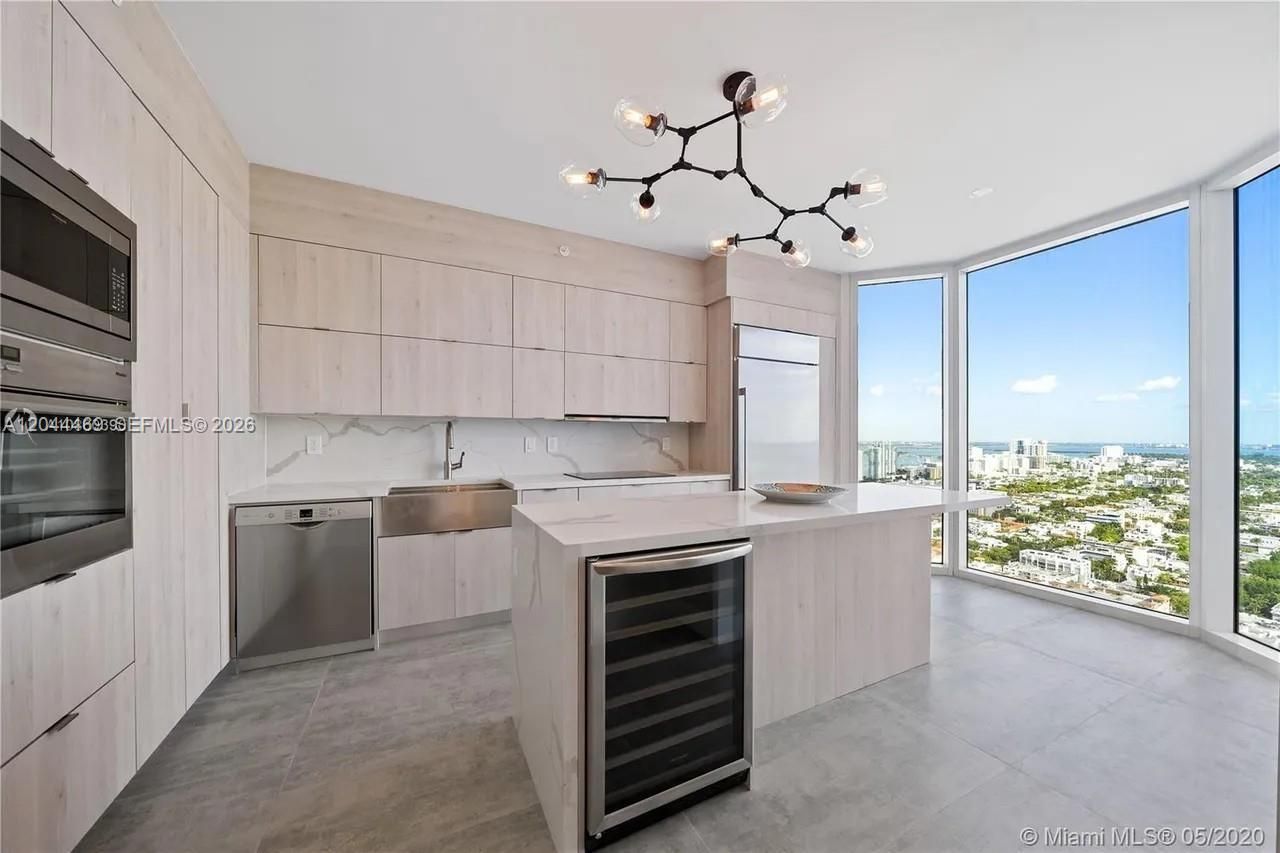 300 S Pointe Dr , Unit 3604, Miami Beach, FL 33139 Photo
