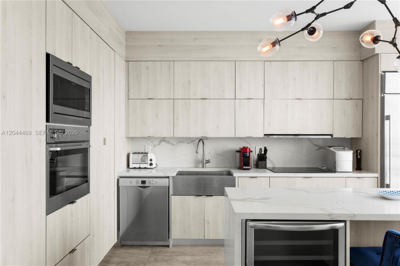 300 S Pointe Dr , Unit 3604, Miami Beach, FL 33139 Photo