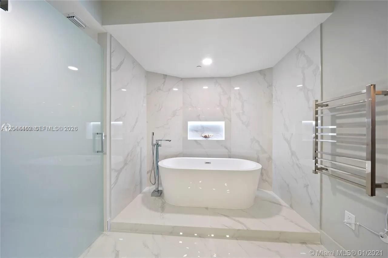 300 S Pointe Dr , Unit 3604, Miami Beach, FL 33139 Photo