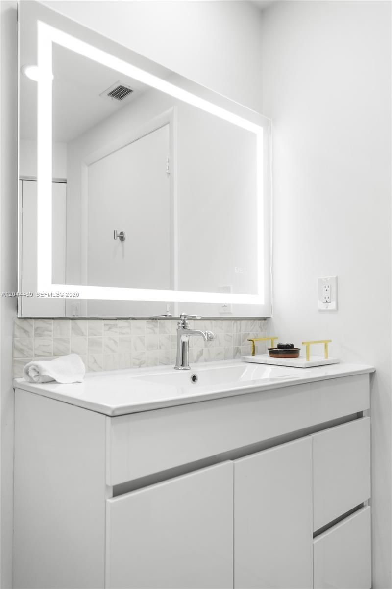 300 S Pointe Dr , Unit 3604, Miami Beach, FL 33139 Photo