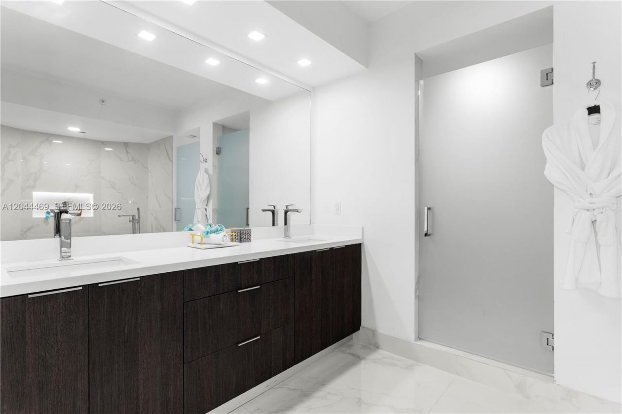 300 S Pointe Dr , Unit 3604, Miami Beach, FL 33139 Photo