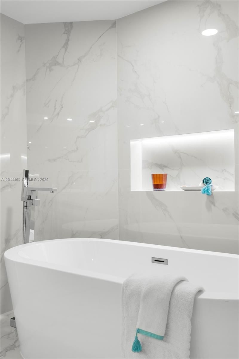 300 S Pointe Dr , Unit 3604, Miami Beach, FL 33139 Photo
