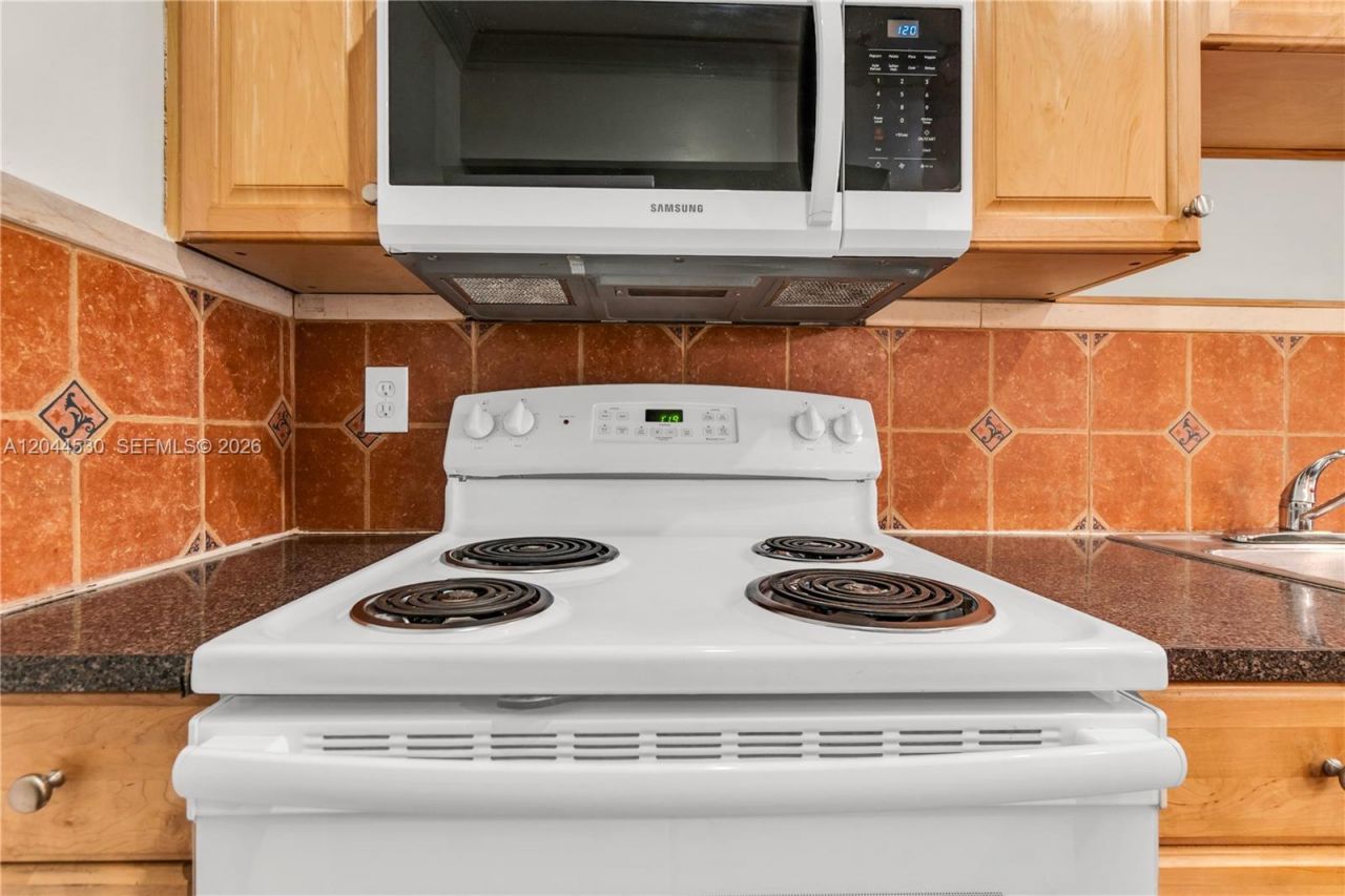 15350 SW 72nd St , Unit 24-24, Miami, FL 33193 Photo