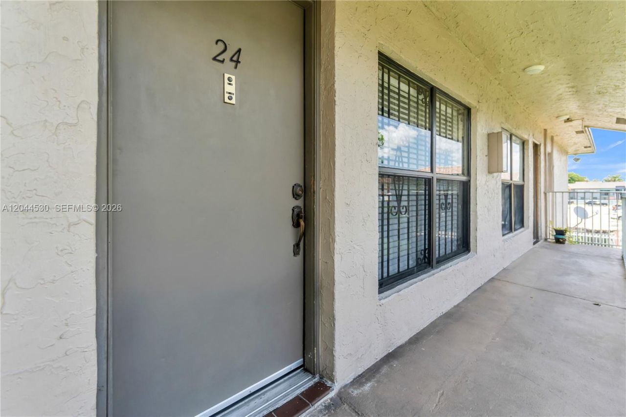 15350 SW 72nd St , Unit 24-24, Miami, FL 33193 Photo