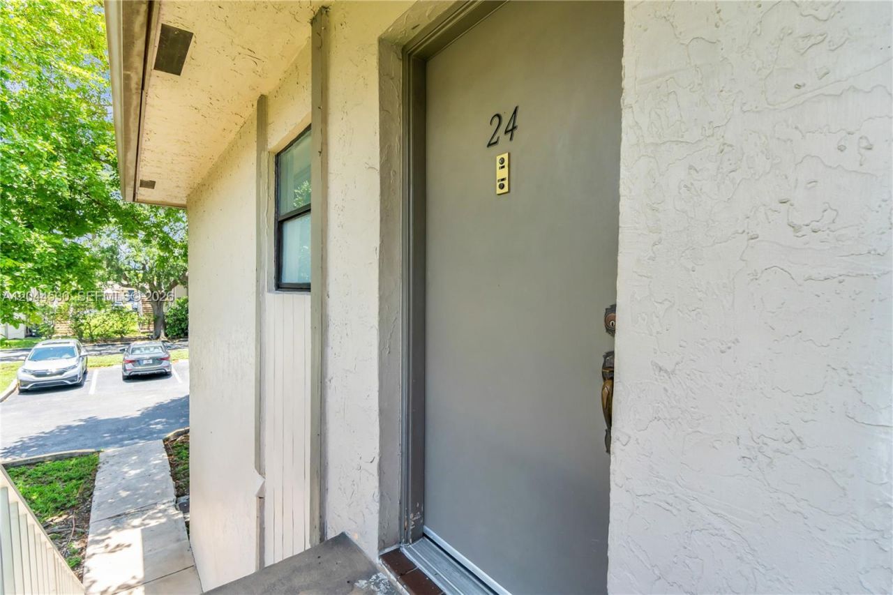 15350 SW 72nd St , Unit 24-24, Miami, FL 33193 Photo
