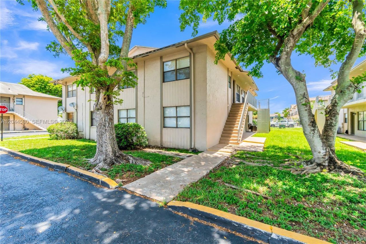 15350 SW 72nd St , Unit 24-24, Miami, FL 33193 Photo
