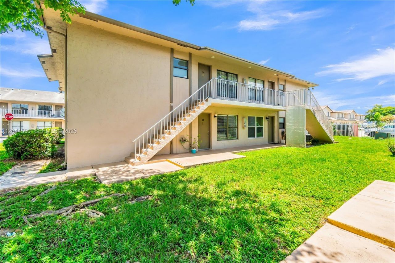 15350 SW 72nd St , Unit 24-24, Miami, FL 33193 Photo