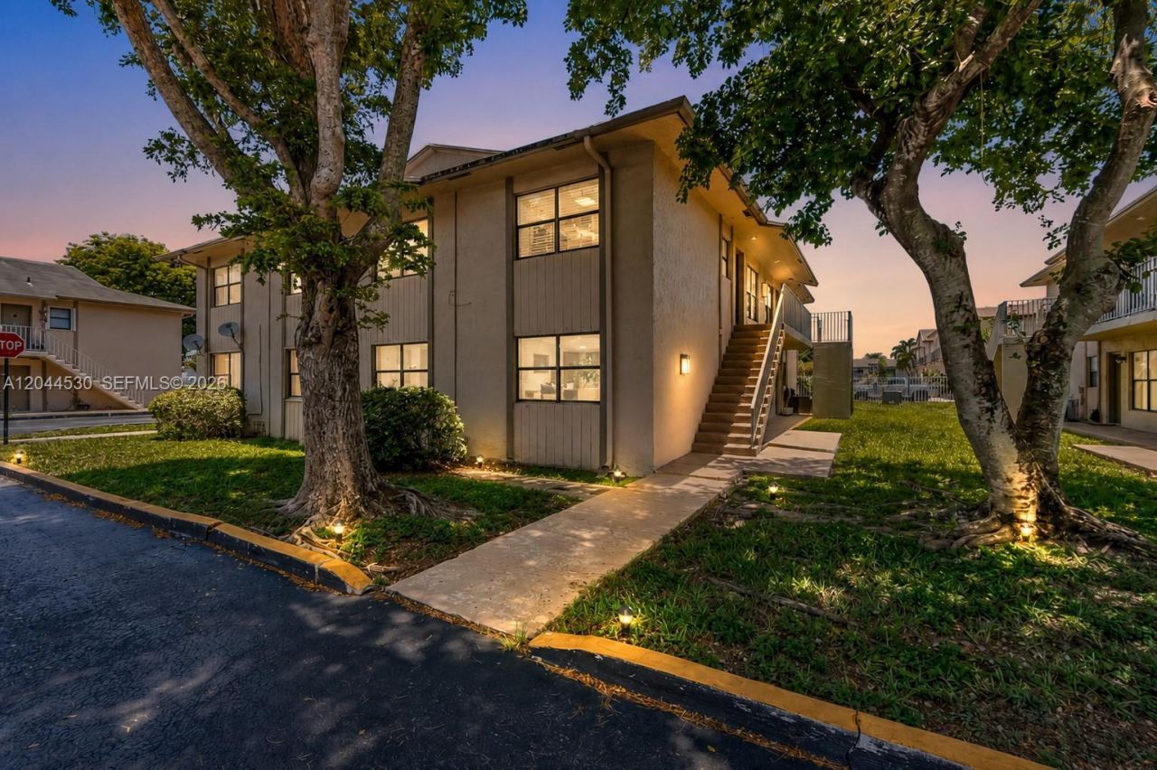 15350 SW 72nd St , Unit 24-24, Miami, FL 33193 Photo