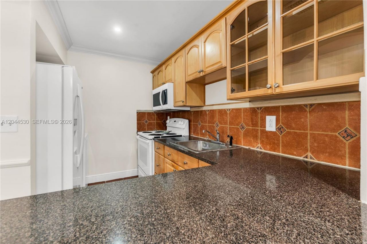 15350 SW 72nd St , Unit 24-24, Miami, FL 33193 Photo