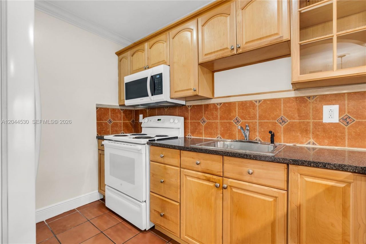 15350 SW 72nd St , Unit 24-24, Miami, FL 33193 Photo
