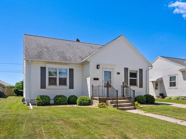 1709 Grand AVENUE, Manitowoc, WI 54220