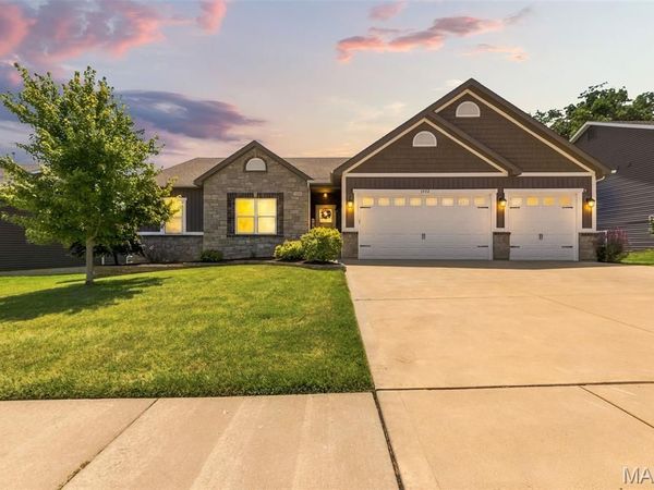 1802 Barclay Trail Drive, Wentzville, MO 63385