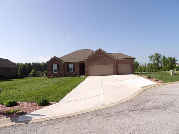 3207 WINGTIP Court, Kokomo, IN 46902