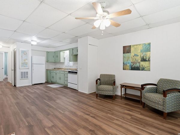 618 E IRELAND ST, Seguin, TX 78155