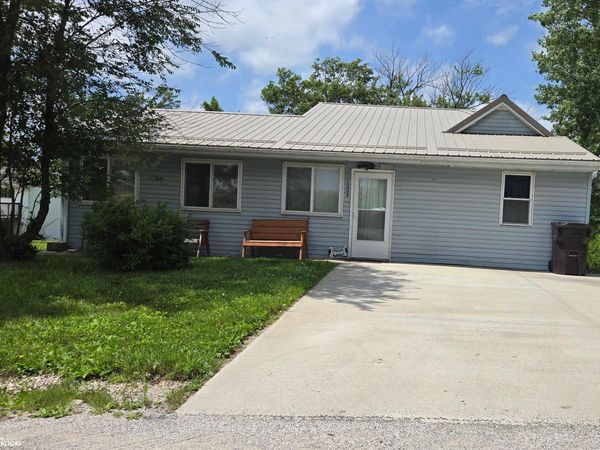 1304 SE Poplar Street, Leon, IA 50144