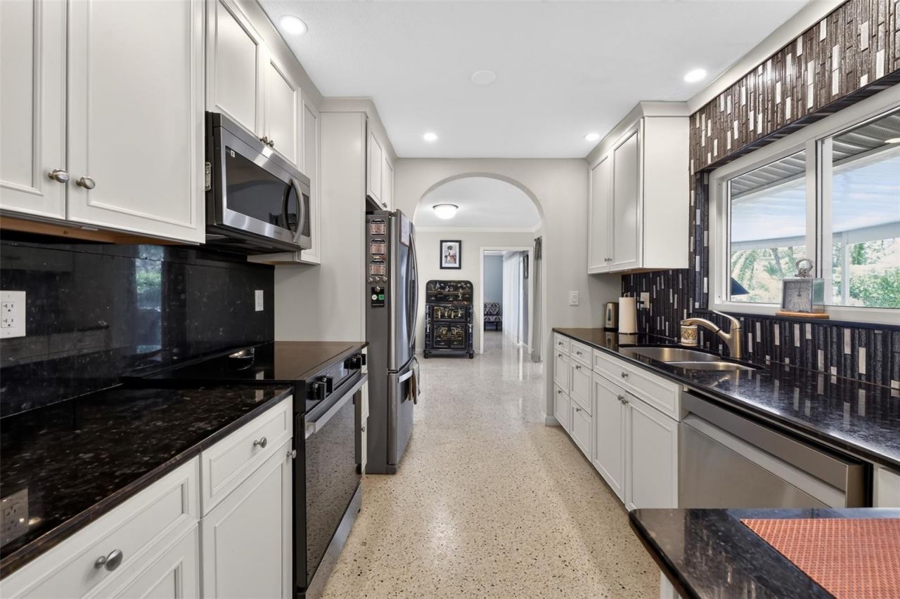 100 59th Avenue S, Saint Petersburg, FL 33705 Photo