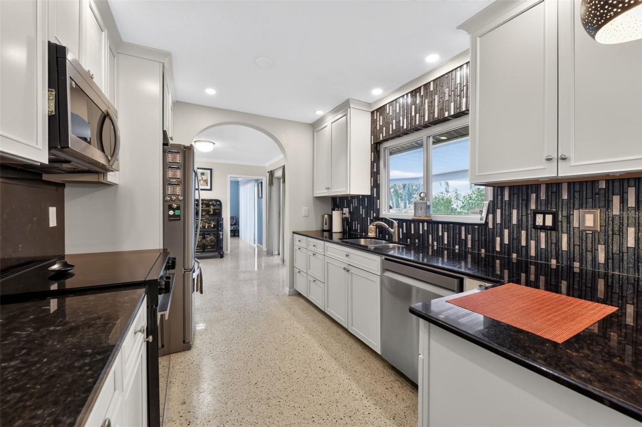 100 59th Avenue S, Saint Petersburg, FL 33705 Photo